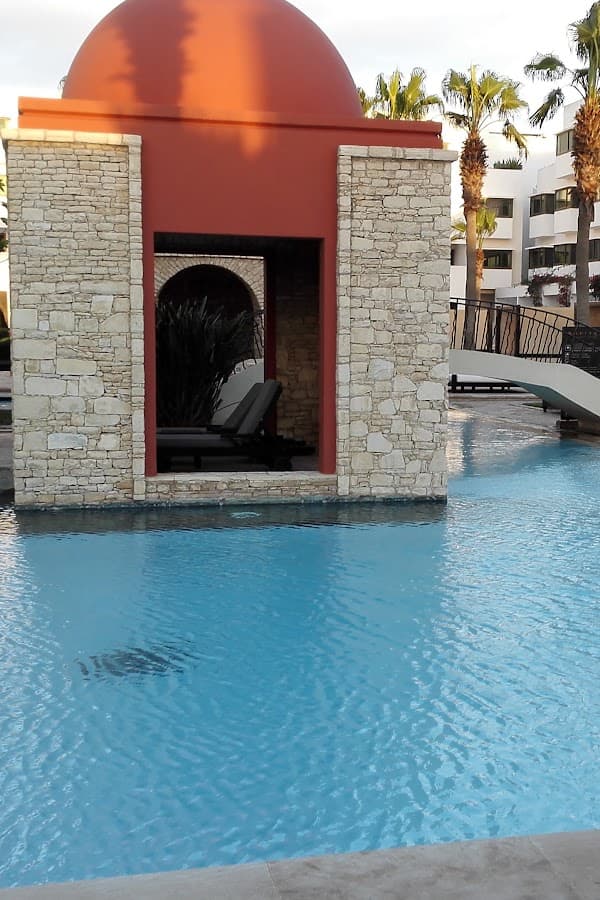 Pool Lounge Royal Bay